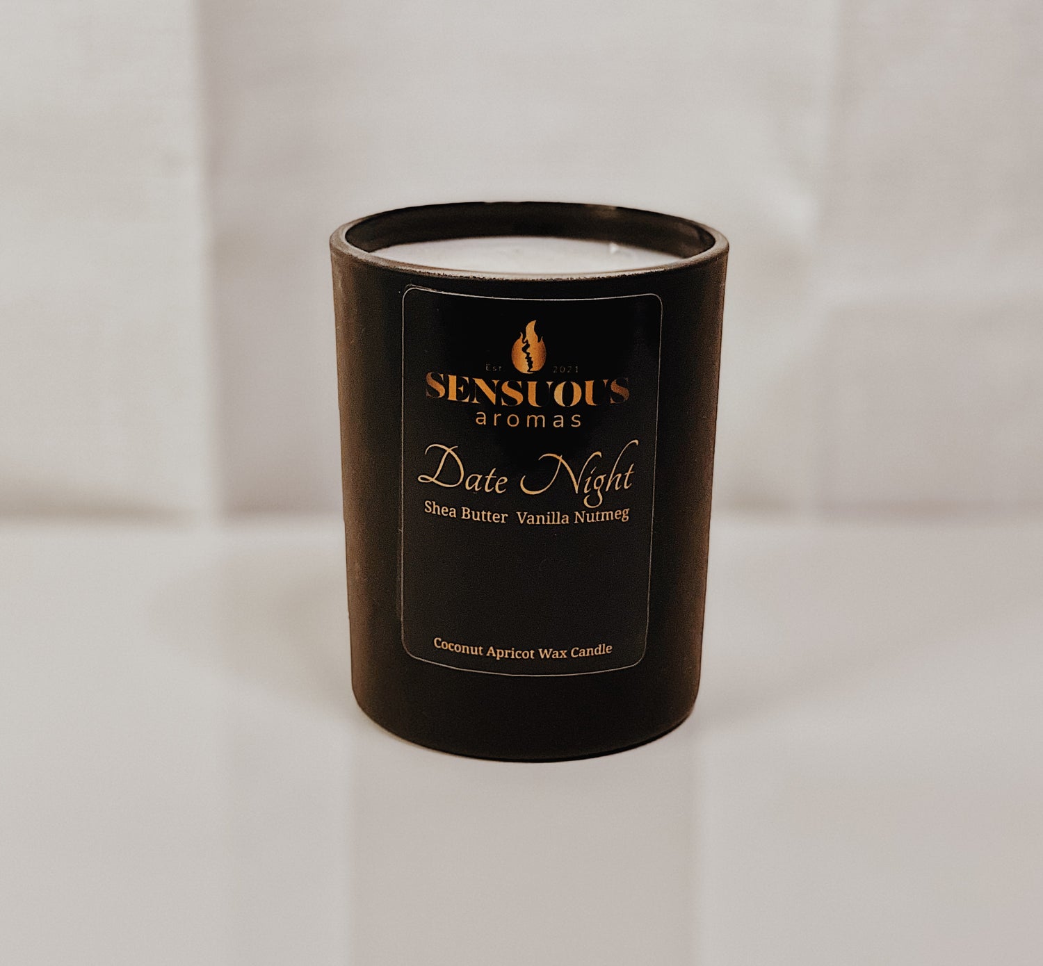 Cocount wax wooden wick candle vanilla, shea butter and juicy orange scent notes